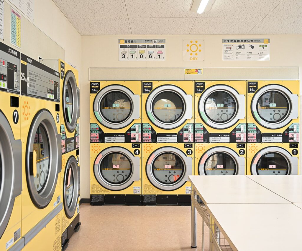 コインランドリーの店内